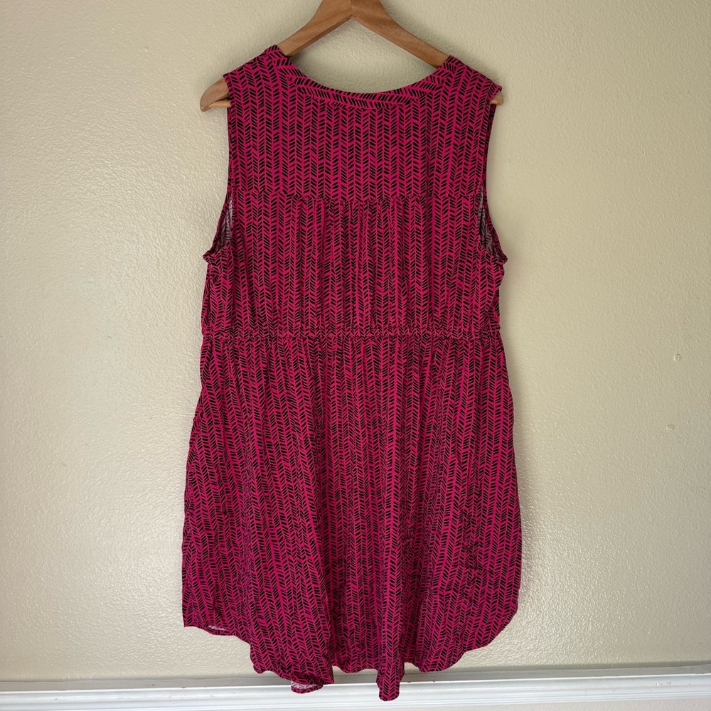 Torrid Fuchsia and Black Sleeveless Tunic - Picture 4 of 4